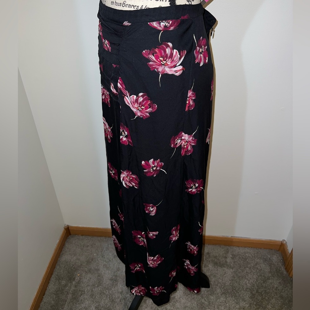 Nicholas Floral Ruched Raw Silk Midi Skirt
Size 10 - Picture 8 of 11